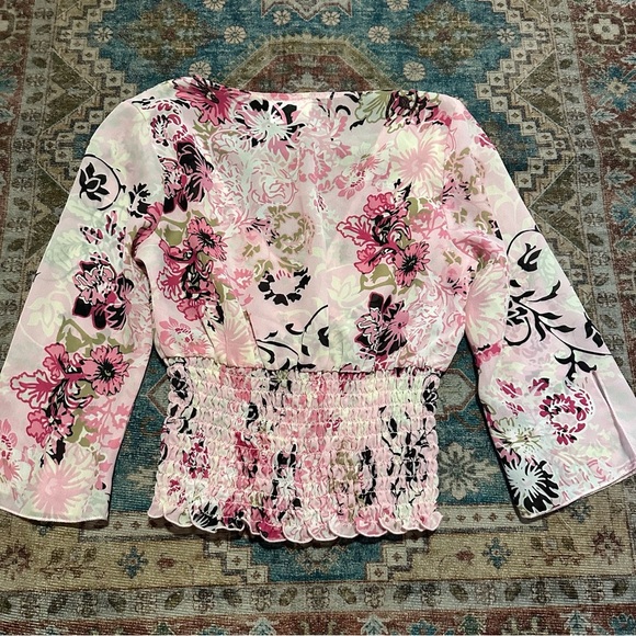 Y2K Pink floral print blouse with smocked waist and 3/4 sleeves size small - Picture 5 of 5